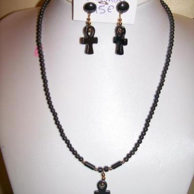 PARURE EN HEMATITE